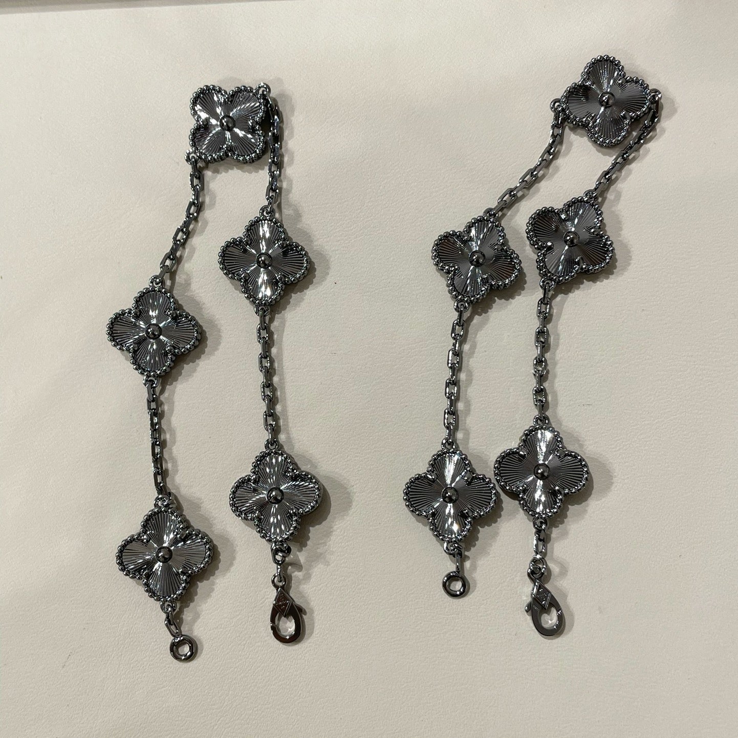 [Star Jewelry]CLOVER 5 MOTIF BLACK BRACELET