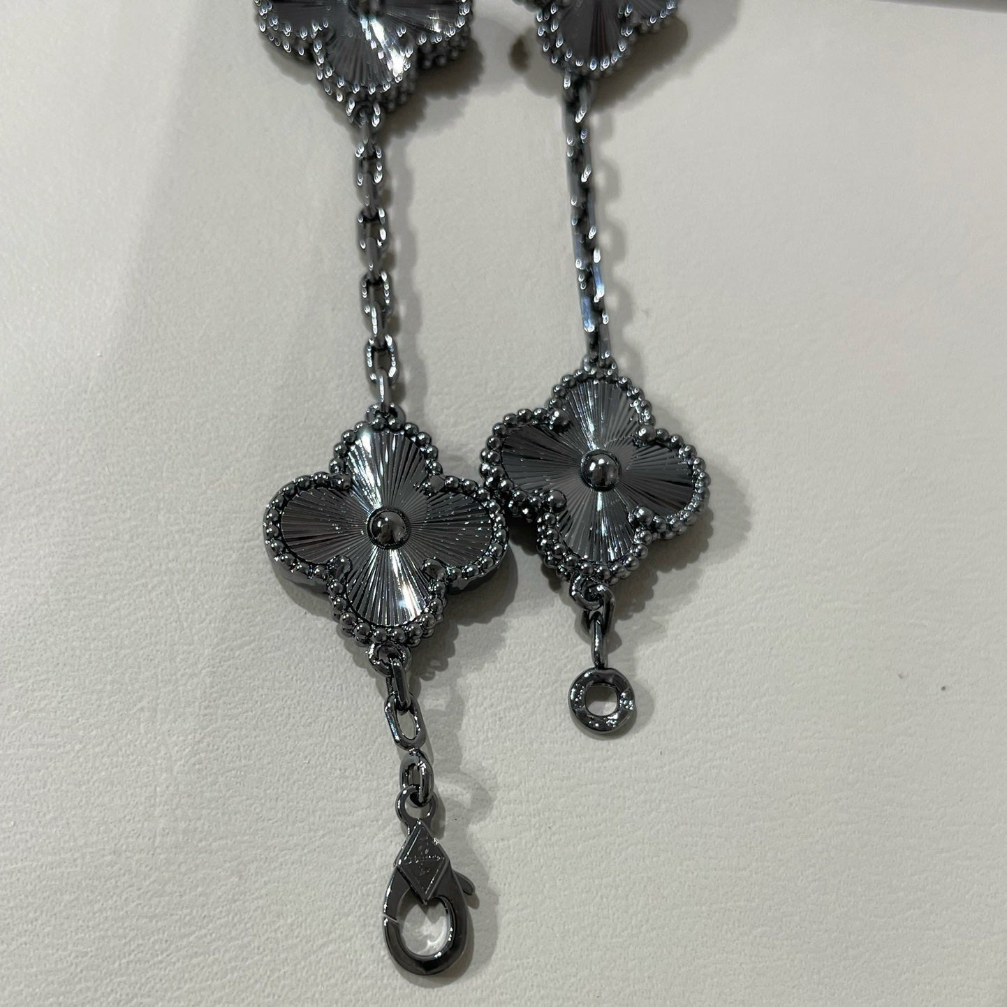 [Star Jewelry]CLOVER 5 MOTIF BLACK BRACELET