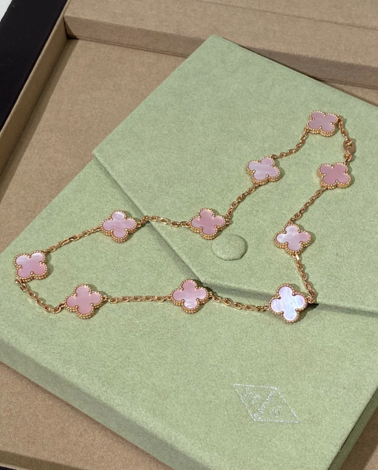 [Star Jewelry Jewellery] Pink Necklace with Ten Clover Designs