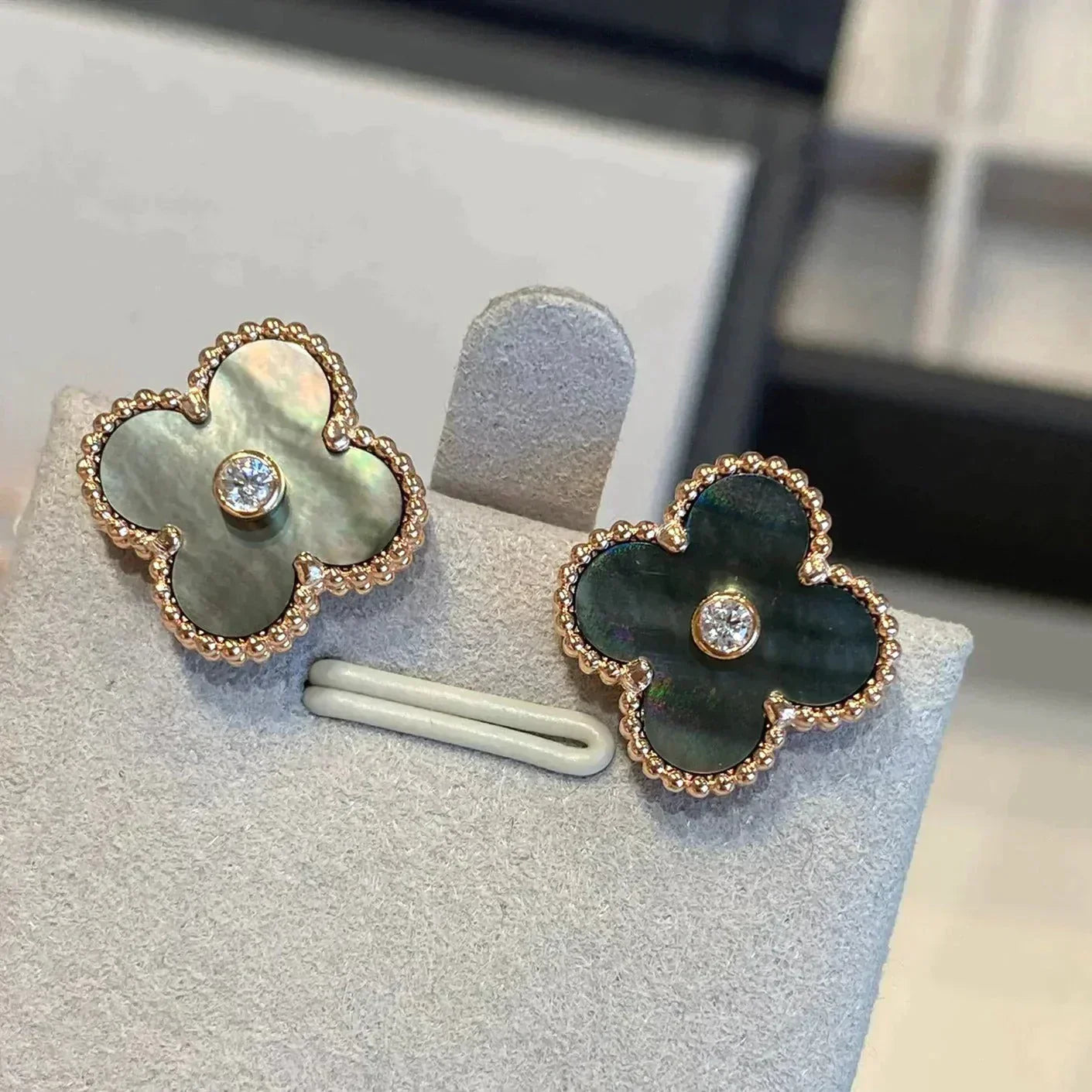[Star Jewelry]CLOVER MEDIUM 1 MOTIFS GRAY MOP  DIAMOND EARRINGS