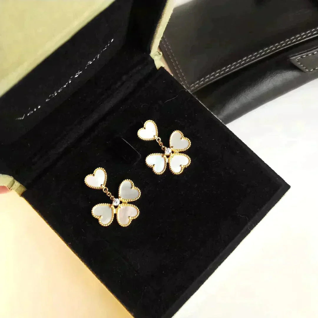 [Star Jewelry]CLOVER SWEET WHITE MOP EARRINGS
