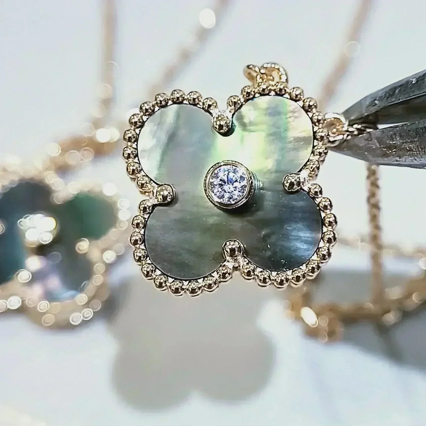 [Star Jewelry]CLOVER 15MM DIAMOND AND MOTHER-OF-GREY NECKLACE