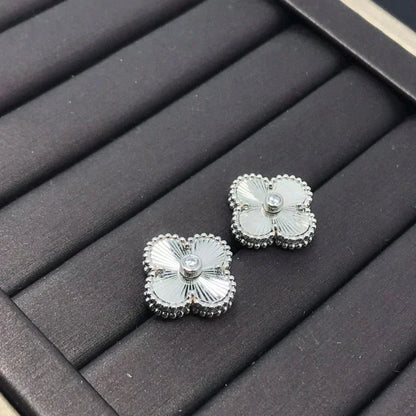[Star Jewelry]CLOVER MINI 9.5MM LASER EARRINGS