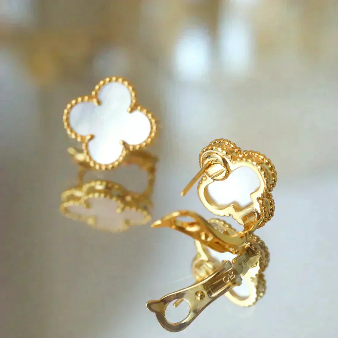 [Star Jewelry]CLOVER MEDIUM 1 MOTIFS  WHITE MOP STUD EARRINGS