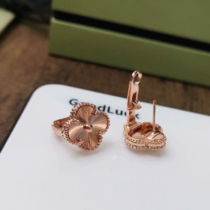 [Star Jewelry]CLOVER MEDIUM STUD EARRINGS