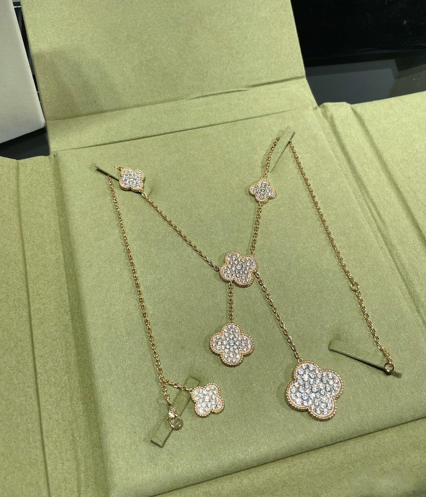 [Star Jewelry]CLOVER 6 MOTIF DIAMOND PAVED NECKLACE