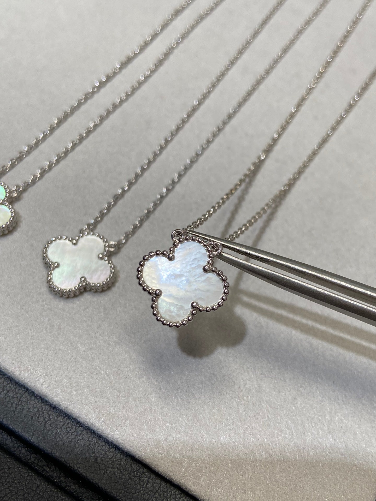 [Star Jewelry]CLOVER MEDIUM SILVER WHITE MOP NECKLACE