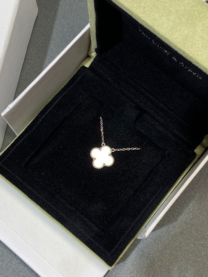 [Star Jewelry]CLOVER MEDIUM SILVER WHITE MOP NECKLACE