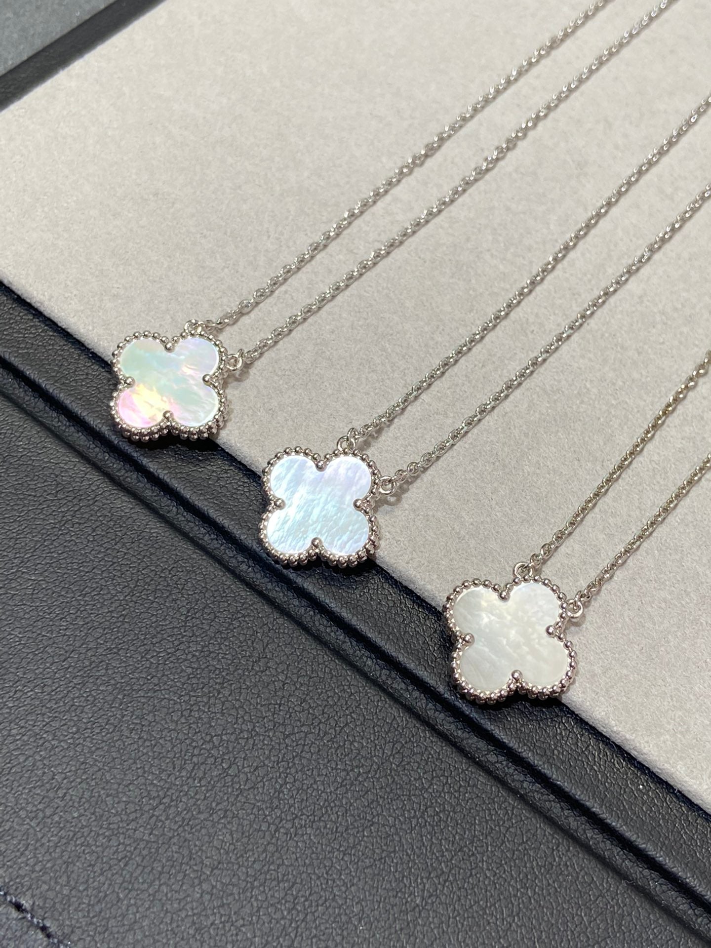 [Star Jewelry]CLOVER MEDIUM SILVER WHITE MOP NECKLACE