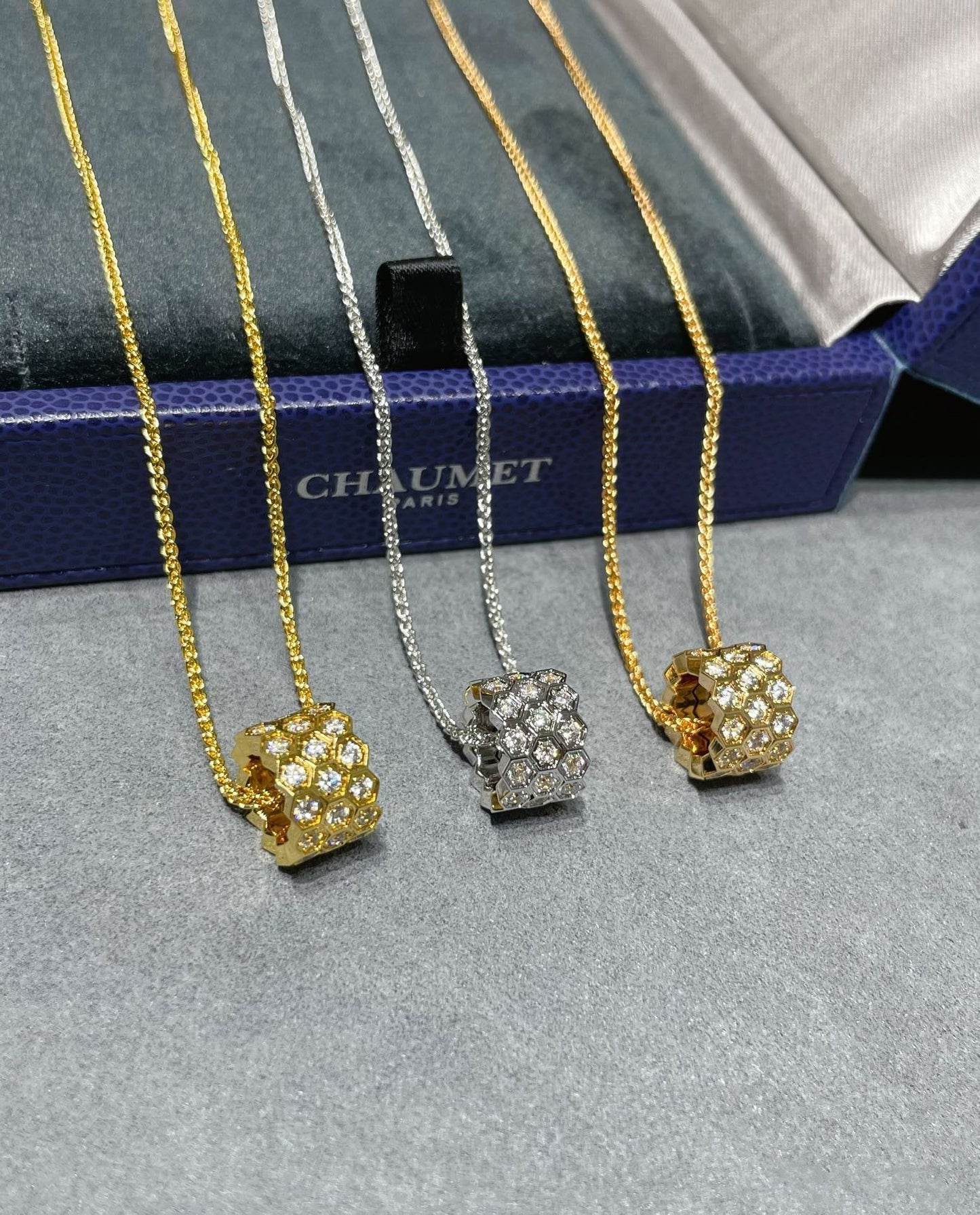 [Star Jewelry]BEE LOVE DIAMOND PAVED 3 ROW NECKLACE