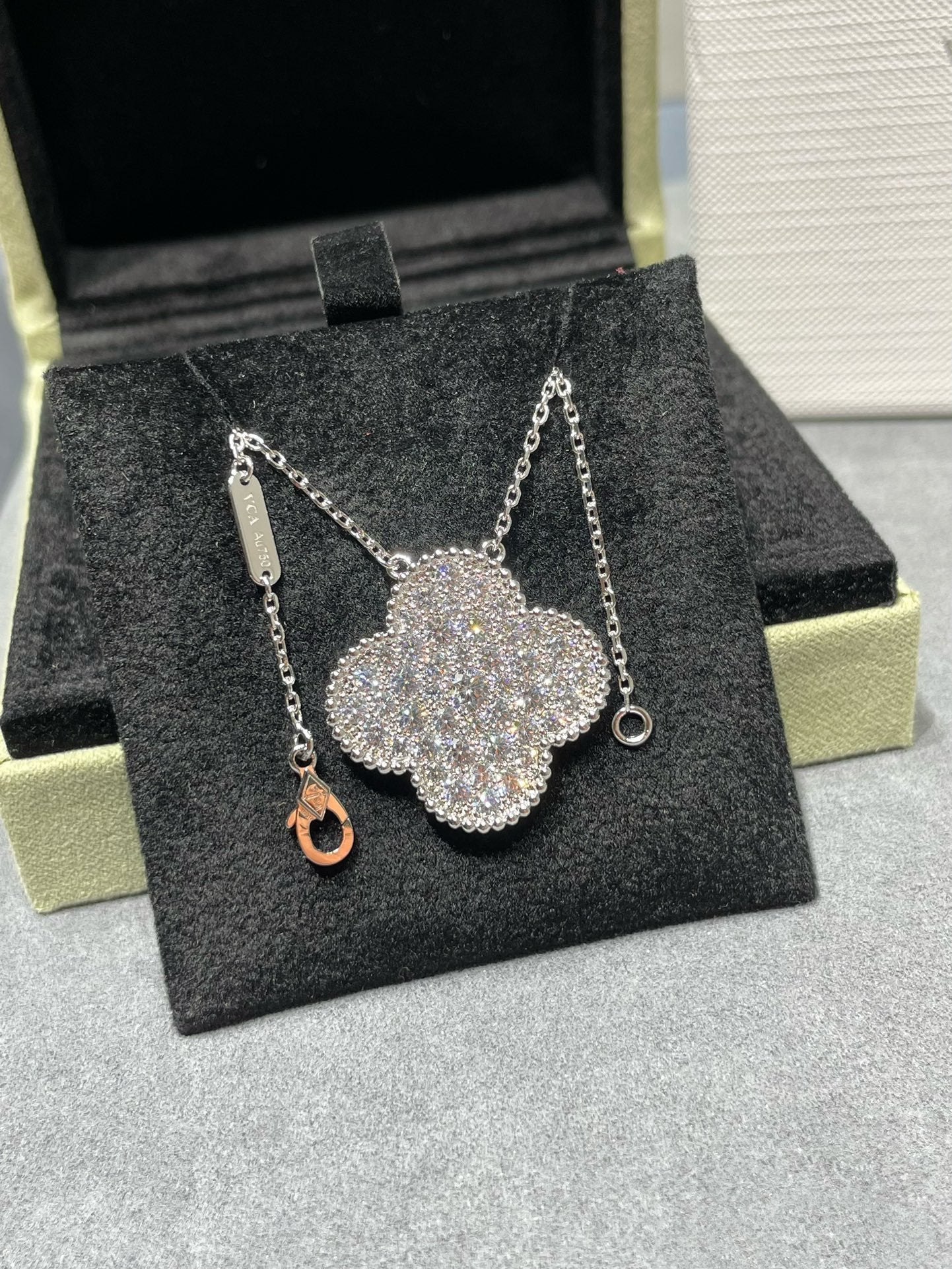 [Star Jewelry]CLOVER 25MM LARGE PENDANT DIAMOND PAVED SILVER NECKLACE