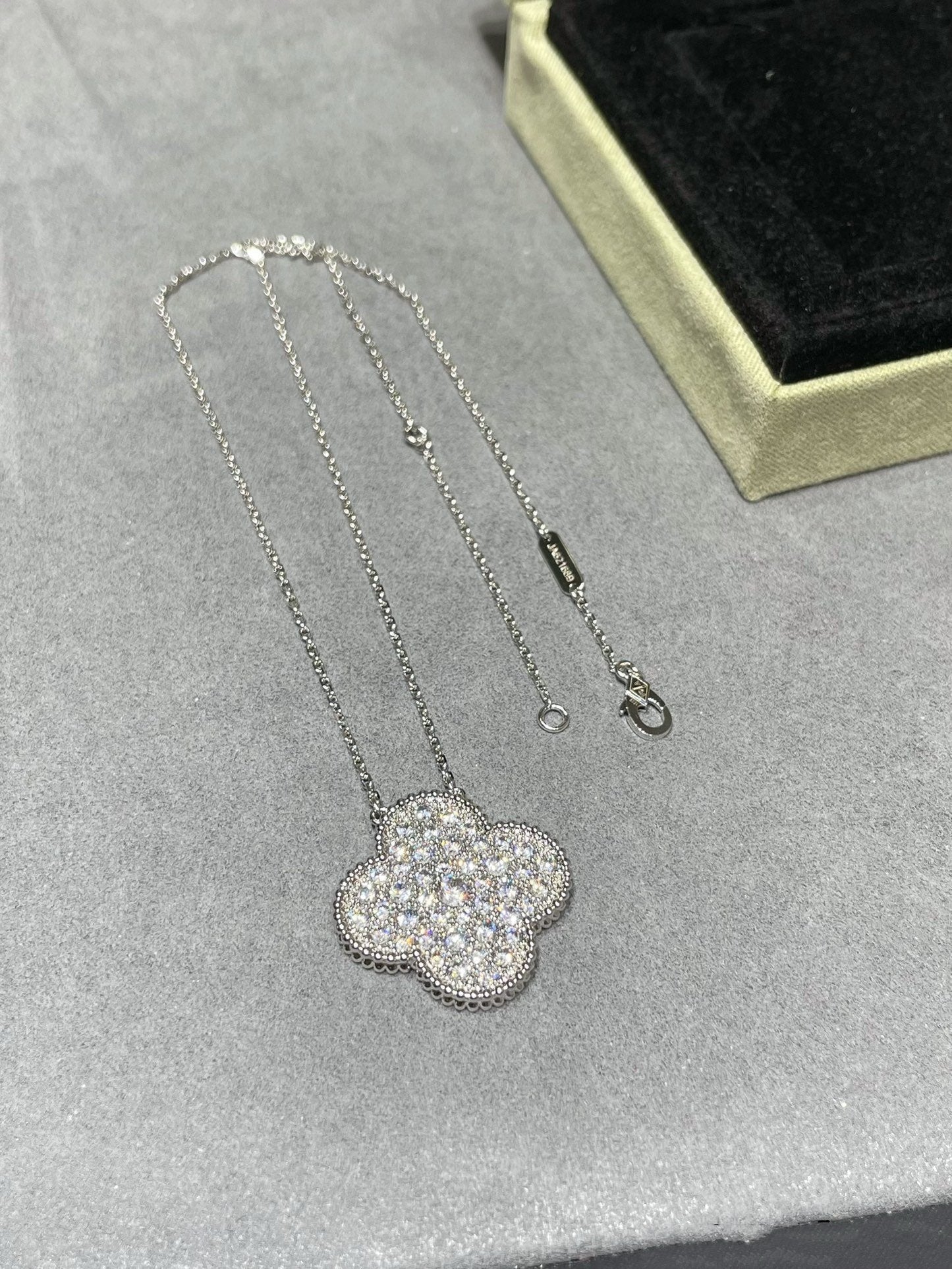 [Star Jewelry]CLOVER 25MM LARGE PENDANT DIAMOND PAVED SILVER NECKLACE