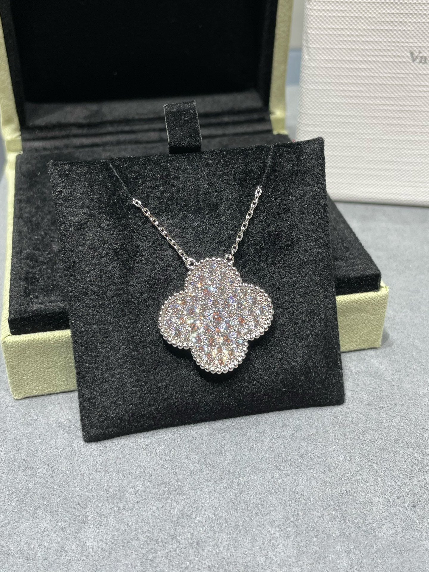 [Star Jewelry]CLOVER 25MM LARGE PENDANT DIAMOND PAVED SILVER NECKLACE