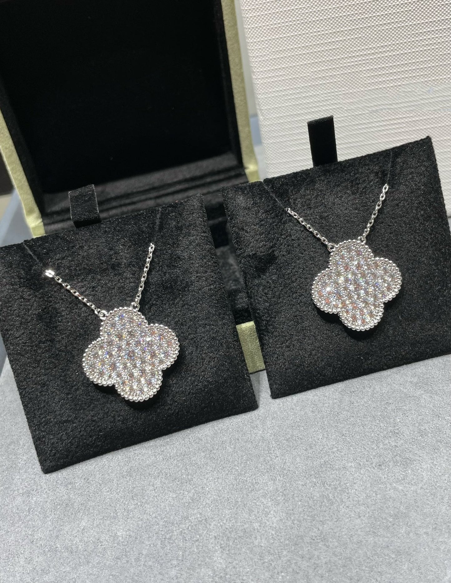 [Star Jewelry]CLOVER 25MM LARGE PENDANT DIAMOND PAVED SILVER NECKLACE