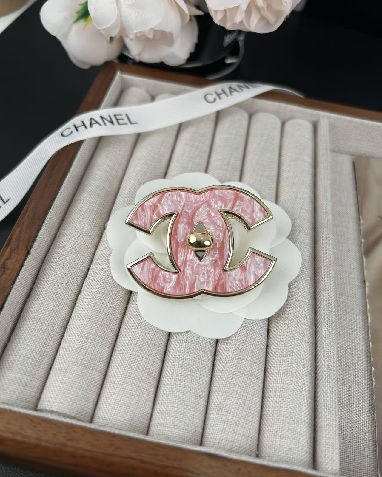 [Star Jewelry]Pink Resin Classic Brooch 5cm