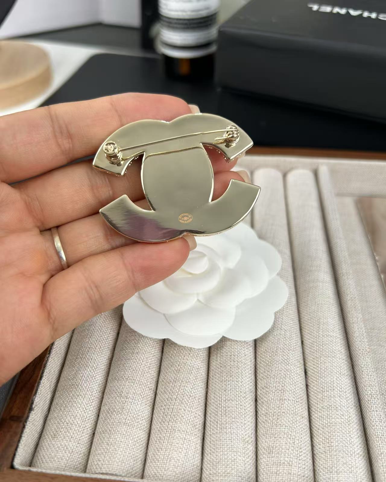 [Star Jewelry]Pink Resin Classic Brooch 5cm