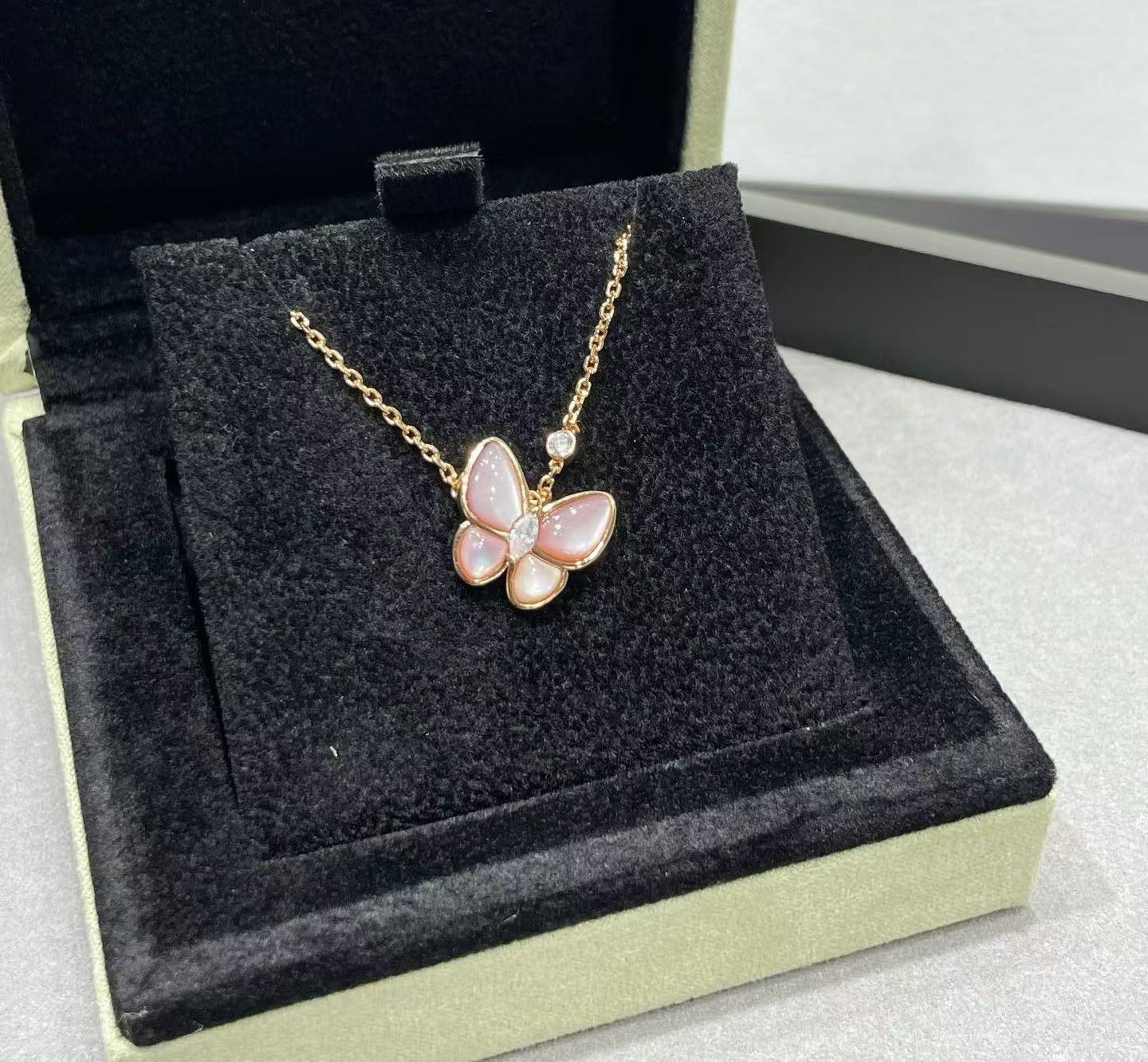 [✨Star Jewelry💎]BUTTERFLY PINK MOTHER-OF-PEARL DIAMOND NECKLACE