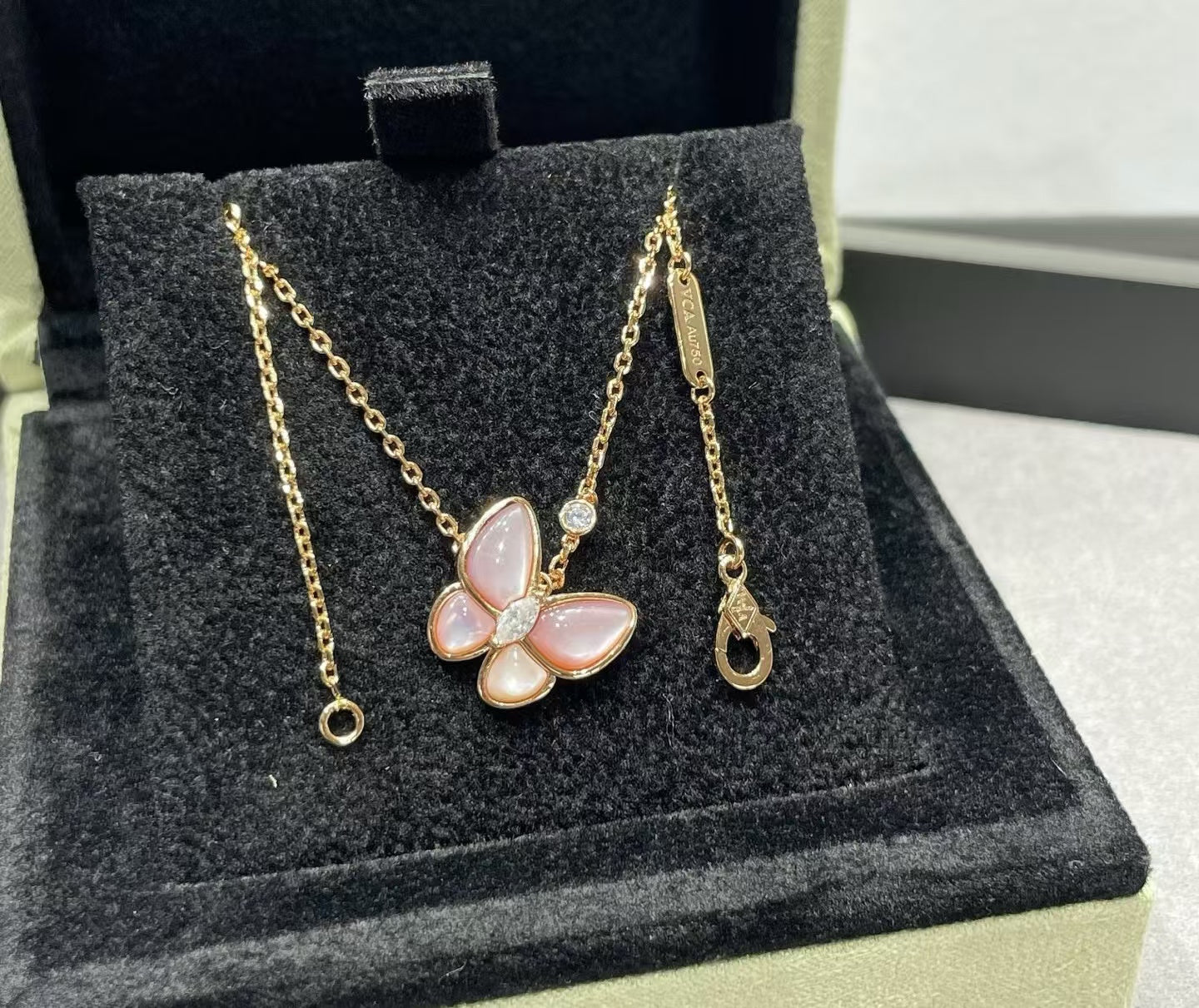 [✨Star Jewelry💎]BUTTERFLY PINK MOTHER-OF-PEARL DIAMOND NECKLACE