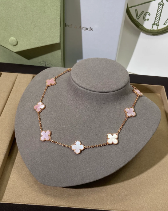 [Star Jewelry Jewellery] Pink Necklace with Ten Clover Designs