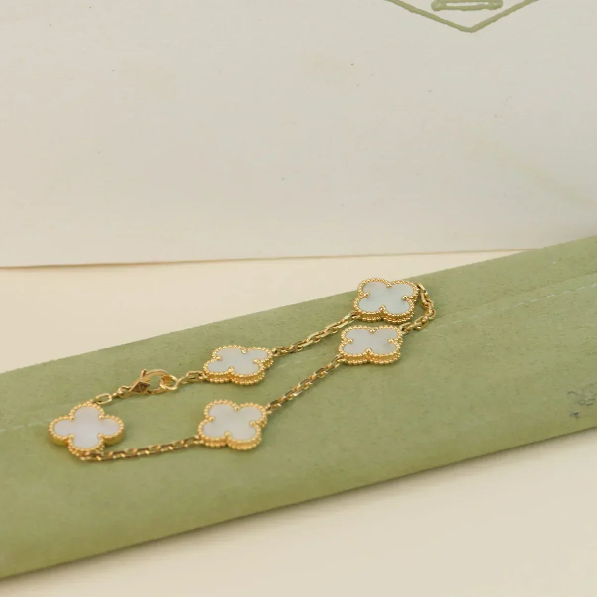 [Star Jewelry]CLOVER WHITE PEARL MOP 5 MOTIF BRACELET COLLECTION