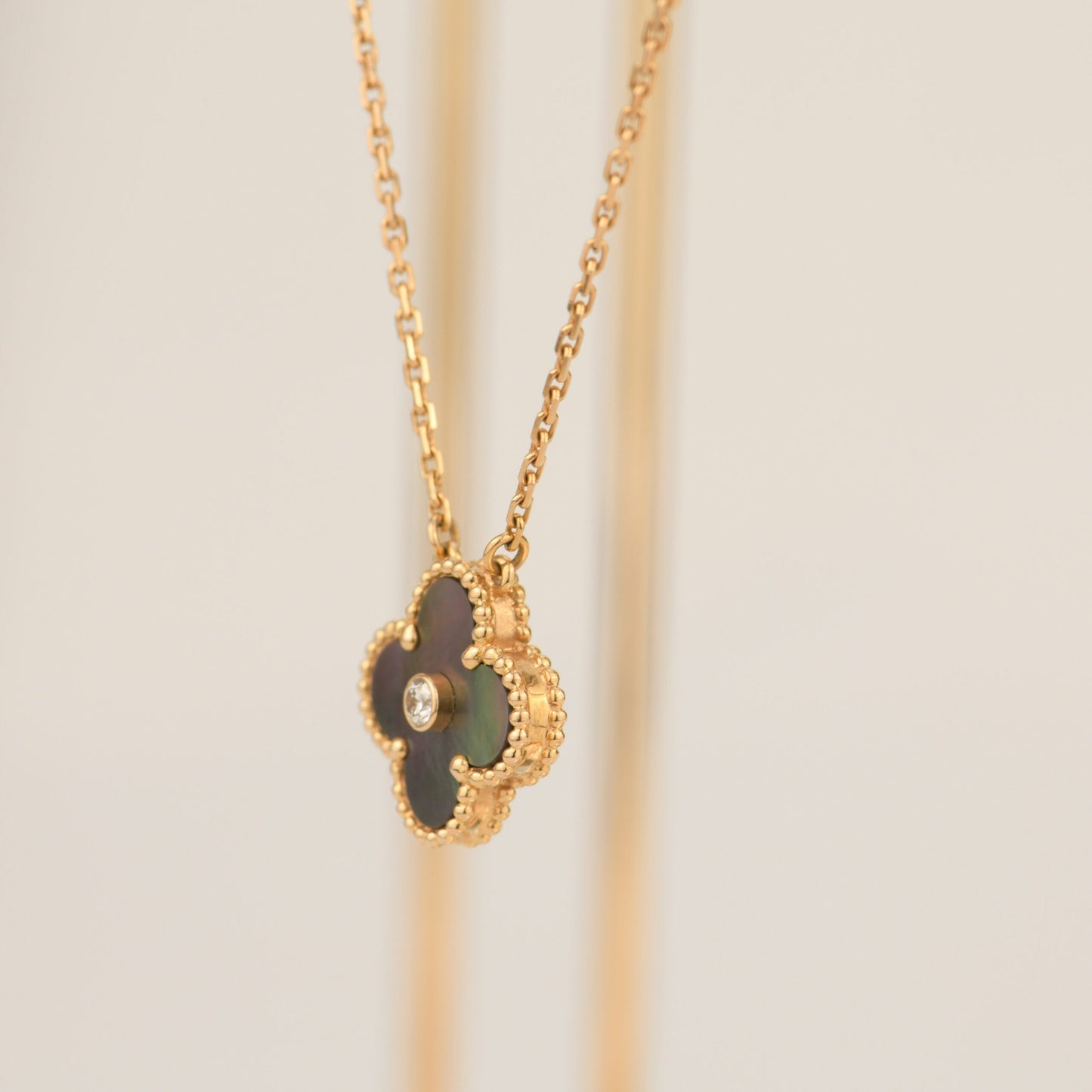 [Star Jewelry]CLOVER 15MM DIAMOND AND MOTHER-OF-GREY NECKLACE