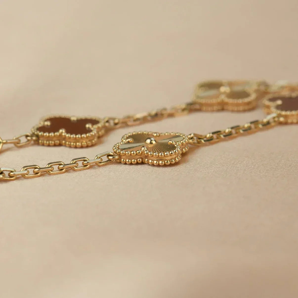 [Star Jewelry] CLOVER 5 MOTIF RED CORNELIAN BRACELET COLLECTION