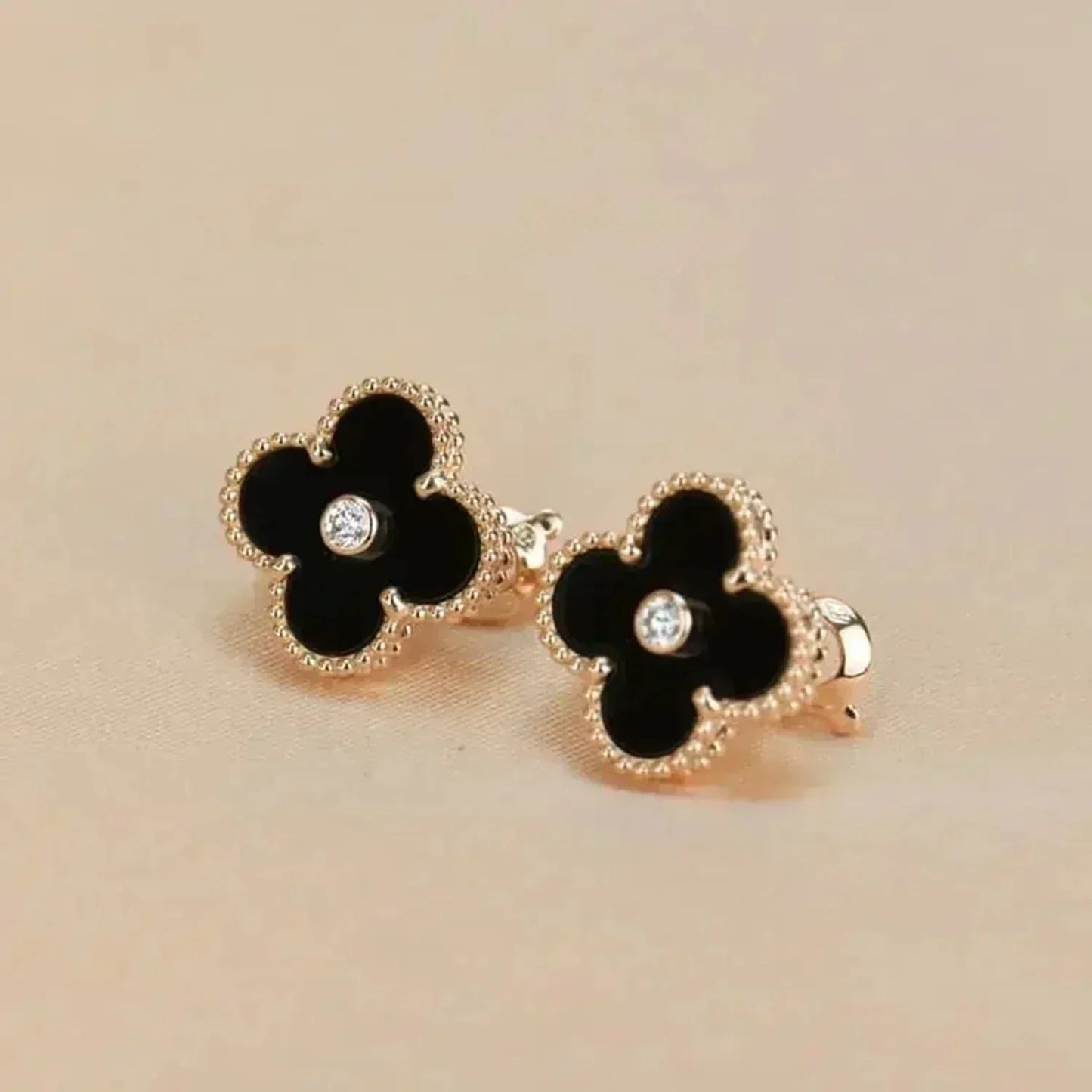 [Star Jewelry]CLOVER MEDIUM 1 MOTIFS ONYX DIAMOND EARRINGS