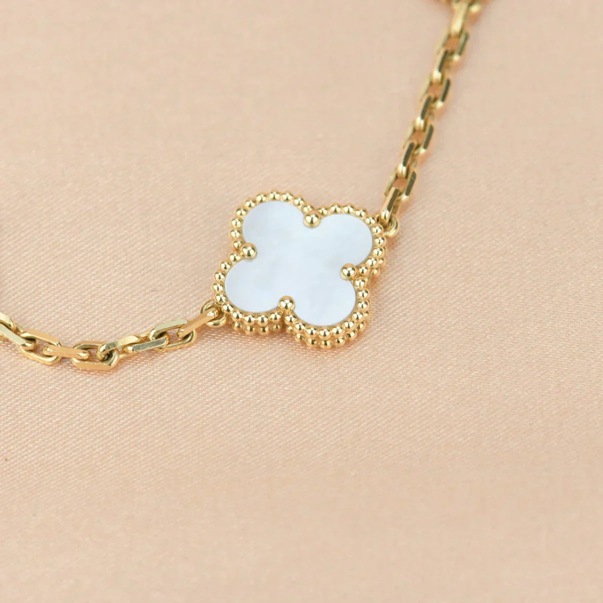 [Star Jewelry]CLOVER WHITE PEARL MOP 5 MOTIF BRACELET COLLECTION