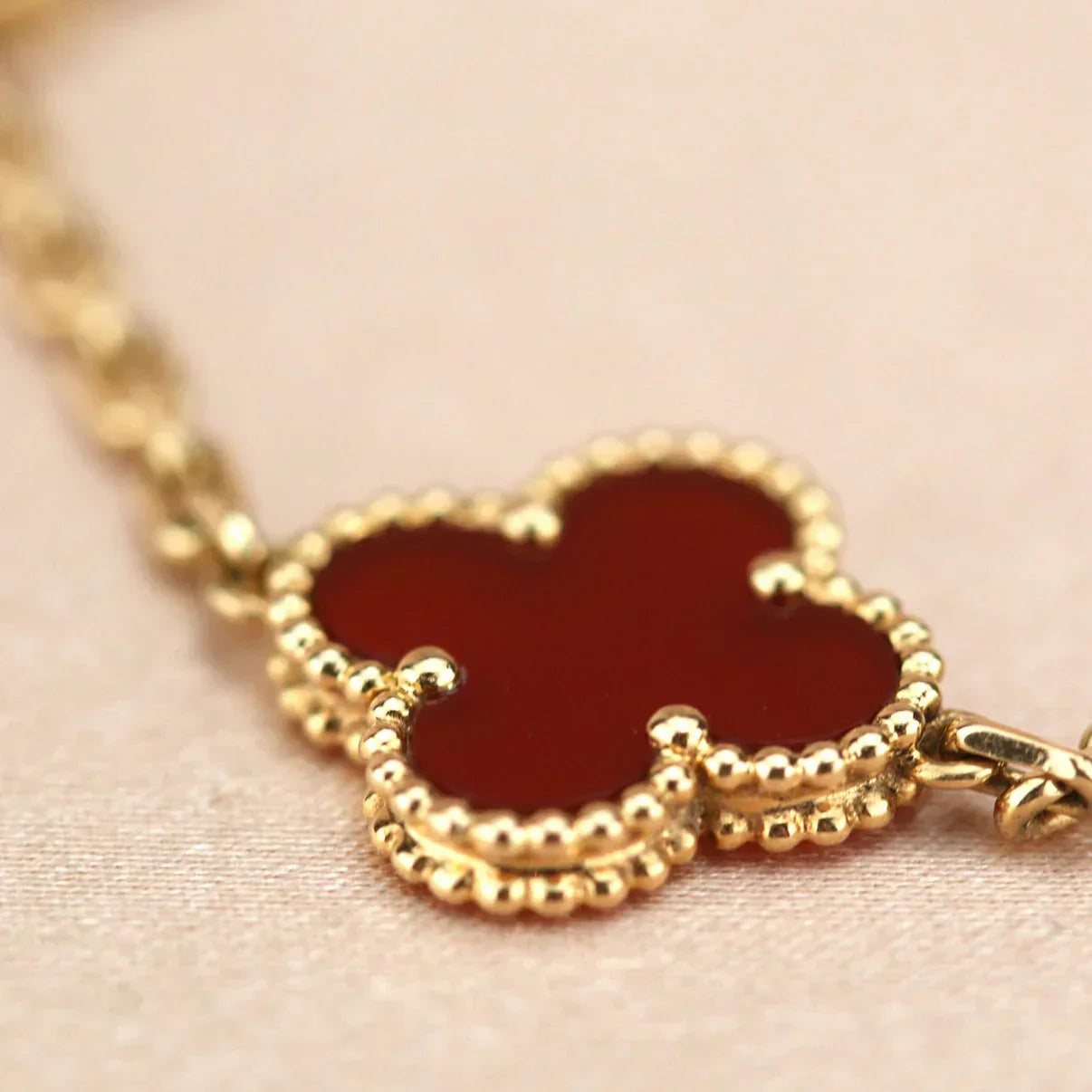 [Star Jewelry] CLOVER 5 MOTIF RED CORNELIAN BRACELET COLLECTION