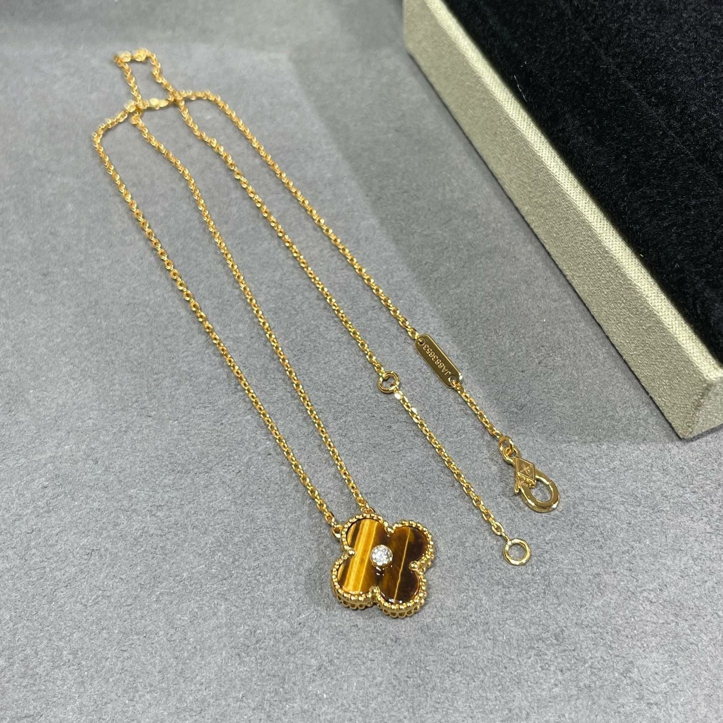 [Star Jewelry]CLOVER 15MM DIAMOND AND YELLOW TIGER'S EYE AGATE necklace