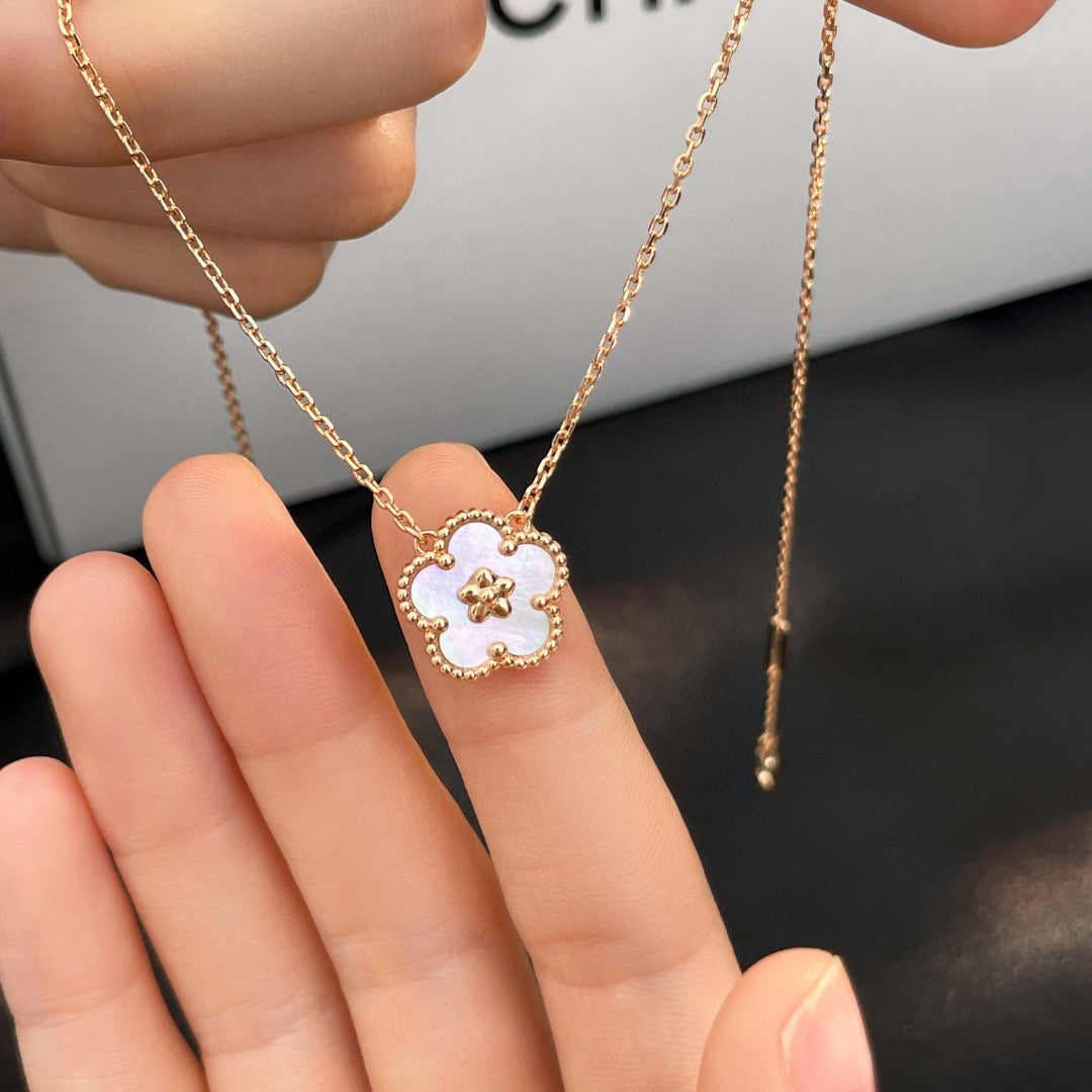 [Star Jewelry]LUCKY  WHITE MOP  PLUM BLOSSOM NECKLACE