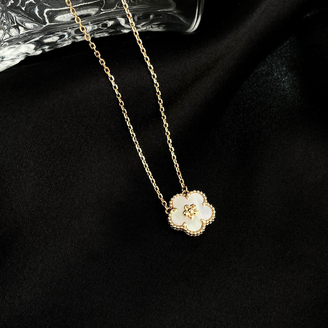 [Star Jewelry]LUCKY  WHITE MOP  PLUM BLOSSOM NECKLACE