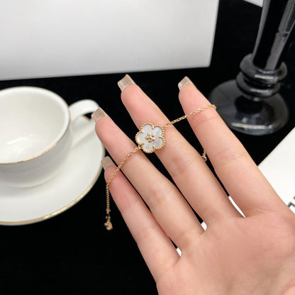 [Star Jewelry]LUCKY WHITE MOP PLUM BLOSSOM  BRACELET
