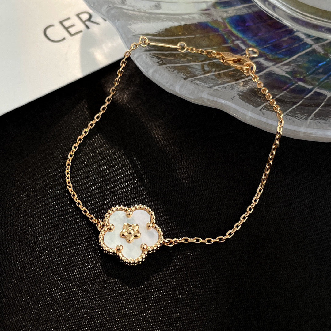 [Star Jewelry]LUCKY WHITE MOP PLUM BLOSSOM  BRACELET