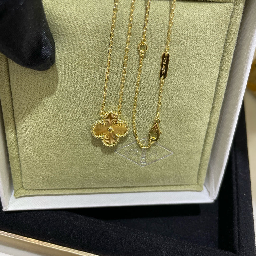 [Star Jewelry]CLOVER 15MM LASER NECKLACE
