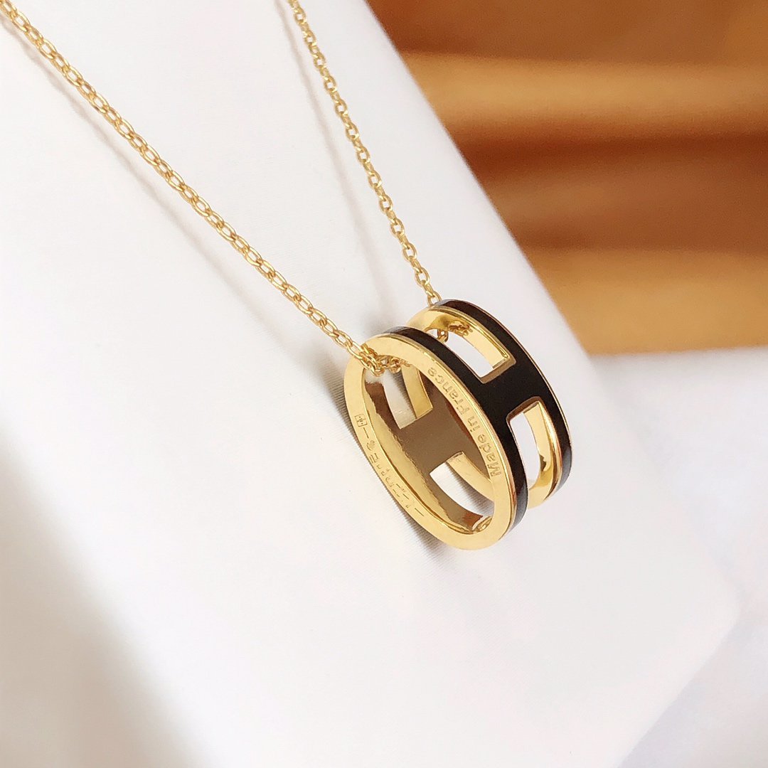[Star Jewelry]HM CLIC BLACK ENAMEL GOLD NECKLACE