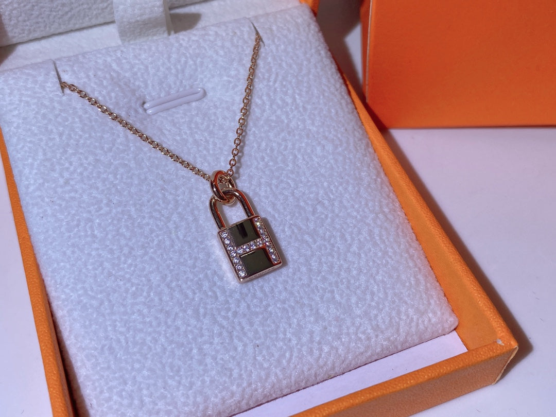 [Star Jewelry]HM ADVANCED NICHE LOCK HEAD NECKLACE DIAMONDS