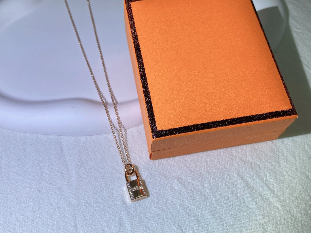 [Star Jewelry]HM ADVANCED NICHE LOCK HEAD NECKLACE DIAMONDS