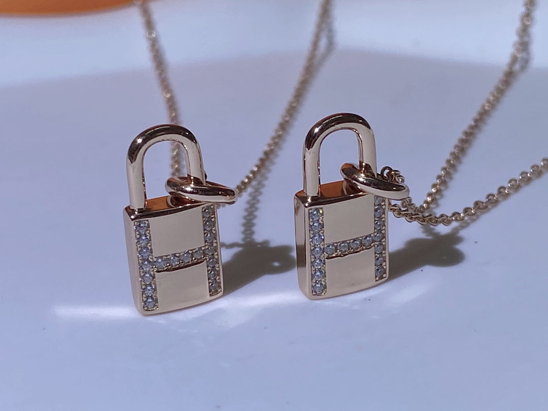 [Star Jewelry]HM ADVANCED NICHE LOCK HEAD NECKLACE DIAMONDS