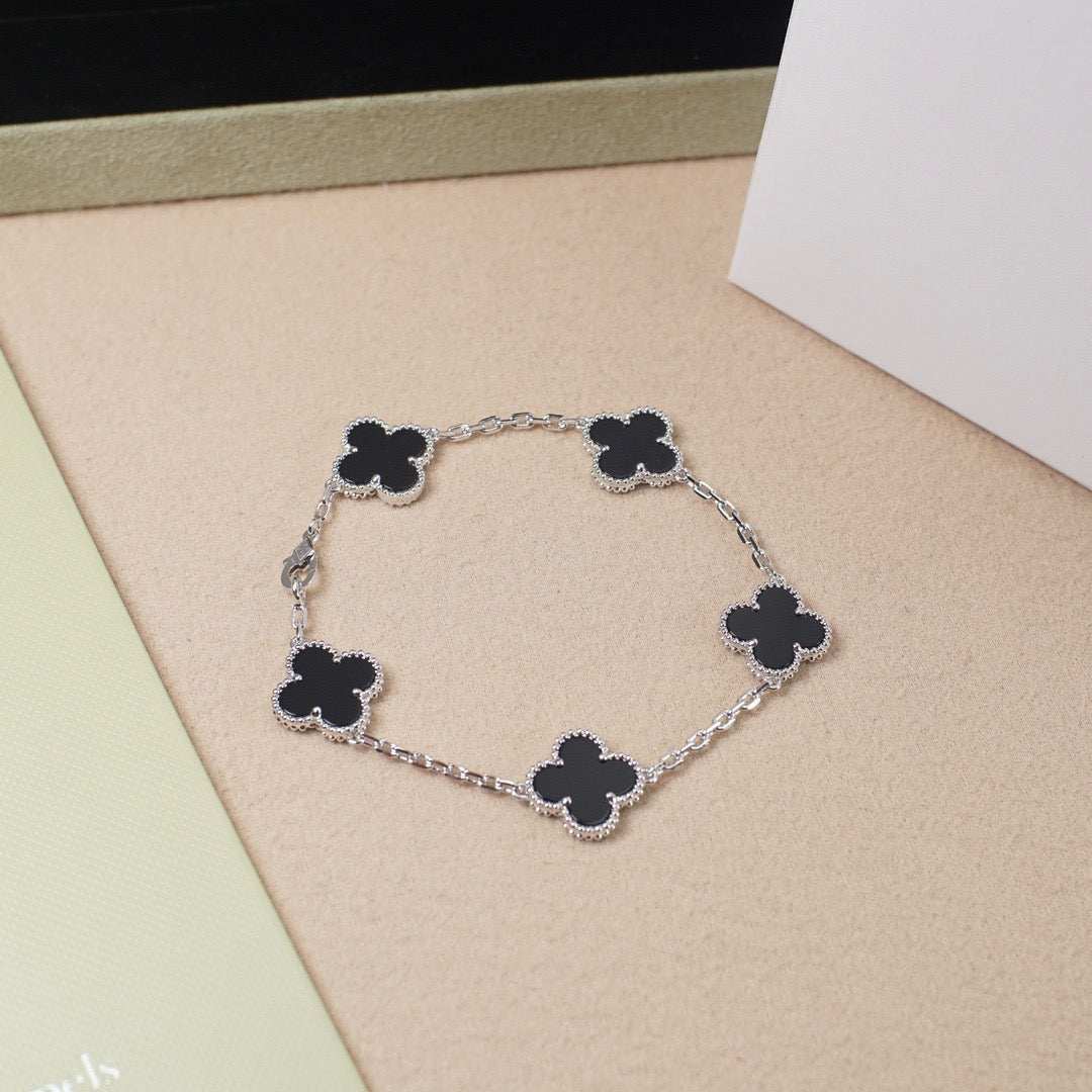 [Star Jewelry] CLOVER 5 MOTIF ONYXS BRACELET COLLECTION