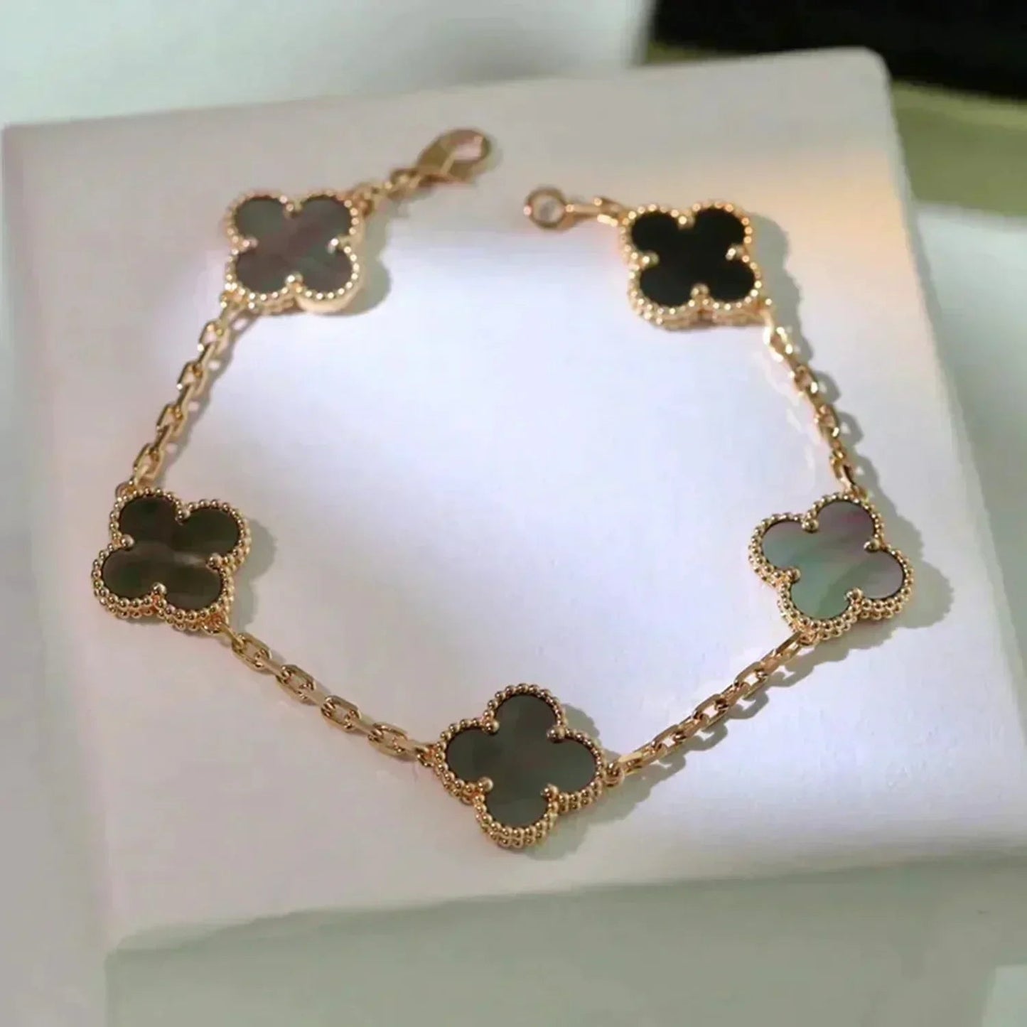 [Star Jewelry] CLOVER 5 MOTIF GRAY MOP BRACELET COLLECTION