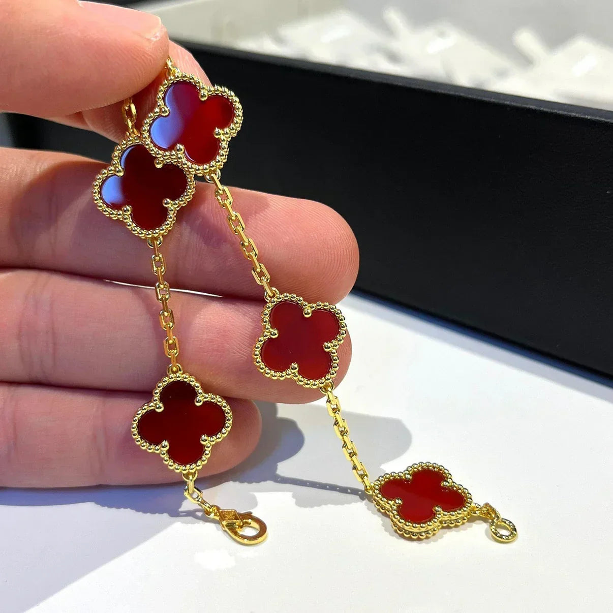 [Star Jewelry] CLOVER 5 MOTIF RED CORNELIAN BRACELET COLLECTION