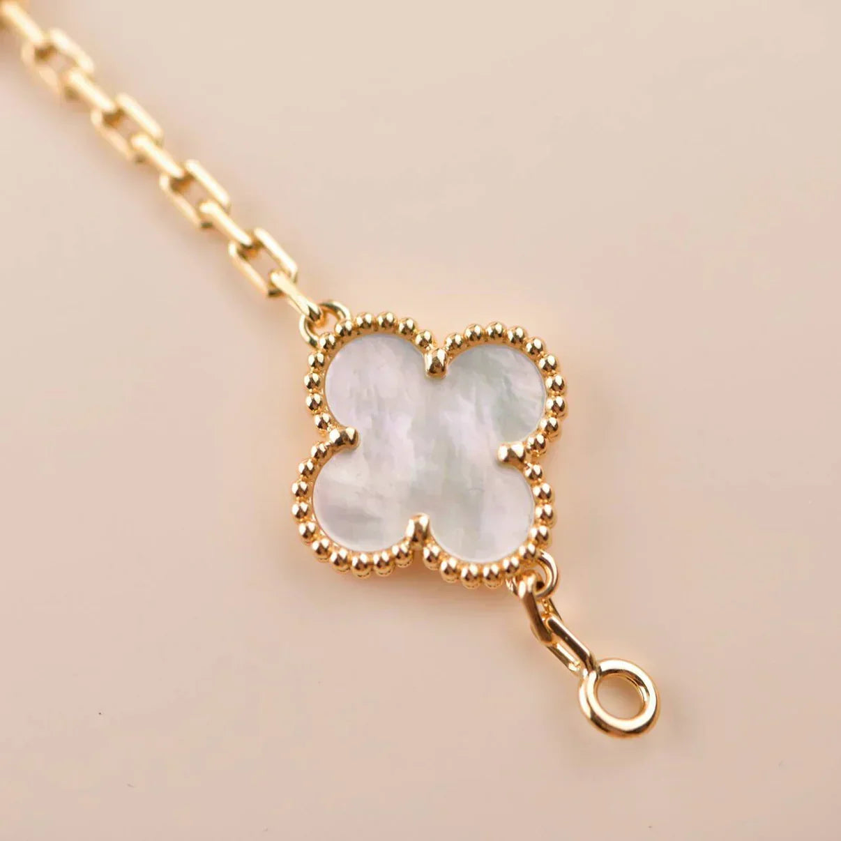 [Star Jewelry]CLOVER WHITE PEARL MOP 5 MOTIF BRACELET COLLECTION
