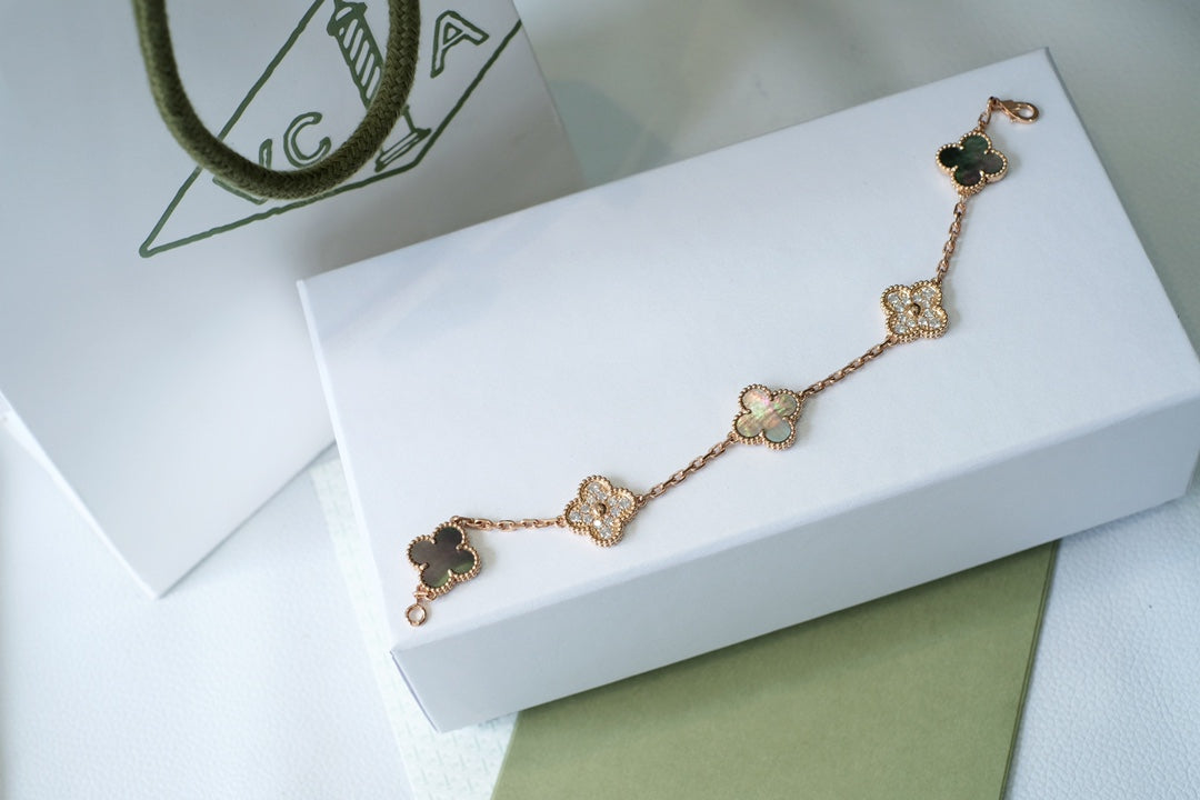 [Star Jewelry] CLOVER 5 MOTIF GRAY MOP BRACELET COLLECTION