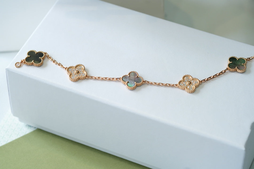 [Star Jewelry] CLOVER 5 MOTIF GRAY MOP BRACELET COLLECTION