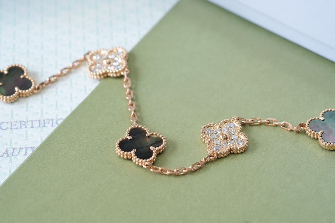 [Star Jewelry] CLOVER 5 MOTIF GRAY MOP BRACELET COLLECTION