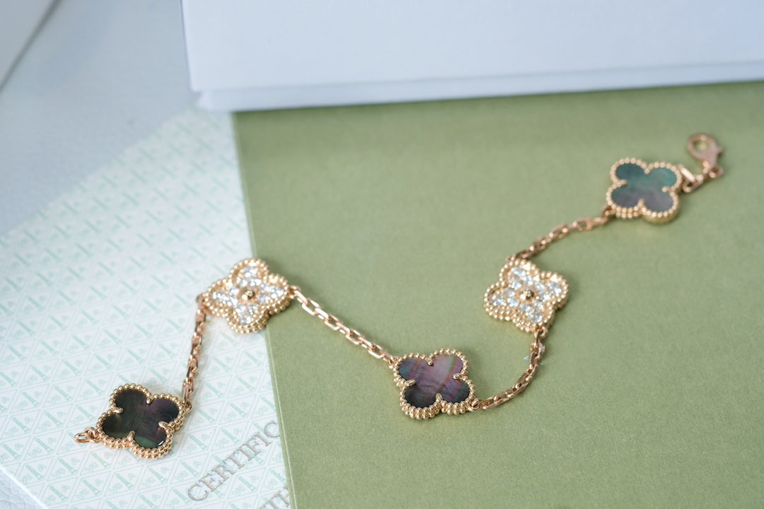 [Star Jewelry] CLOVER 5 MOTIF GRAY MOP BRACELET COLLECTION