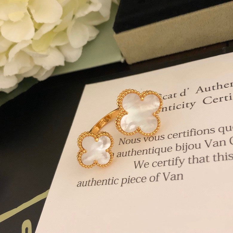 [Star Jewelry]CLOVER BETWEEN THE FINGER RING